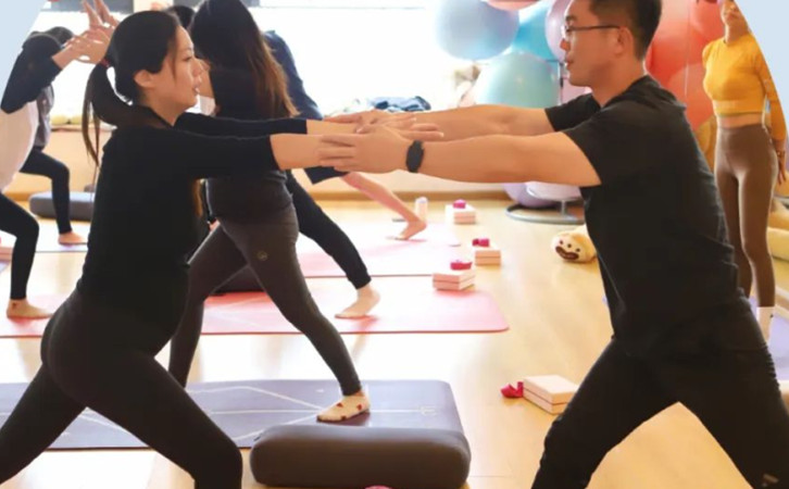 禧月薈月子中心舞韻雙人瑜伽，展現(xiàn)孕動(dòng)之美